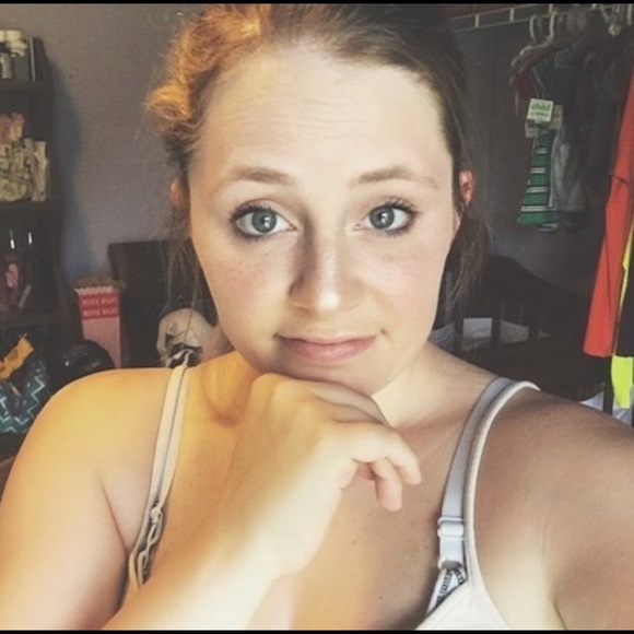 Meet your Posher, Alexis - Picture 2 of 2